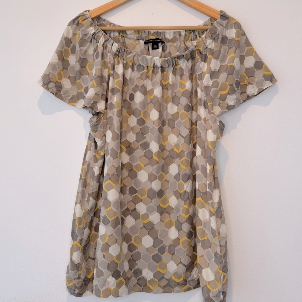 VGUC Banana Republic 100% silk honeycomb print top XL